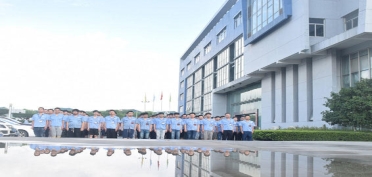 軍訓(xùn)，將我們擰成一股繩